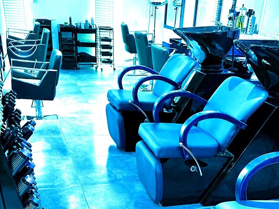 SALONS IN AL BARSHA
